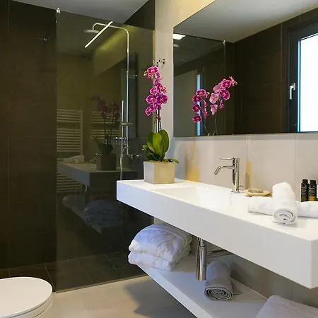 Almyra Χαλικούνας