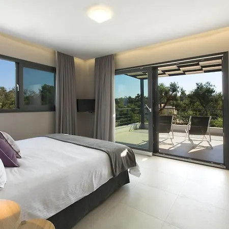 Almyra Χαλικούνας