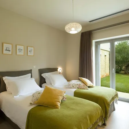 Almyra Χαλικούνας