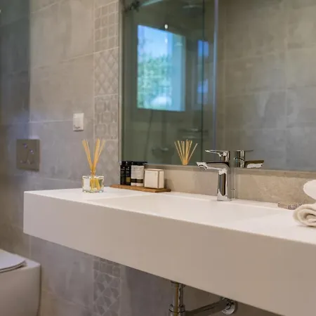 Almyra Χαλικούνας